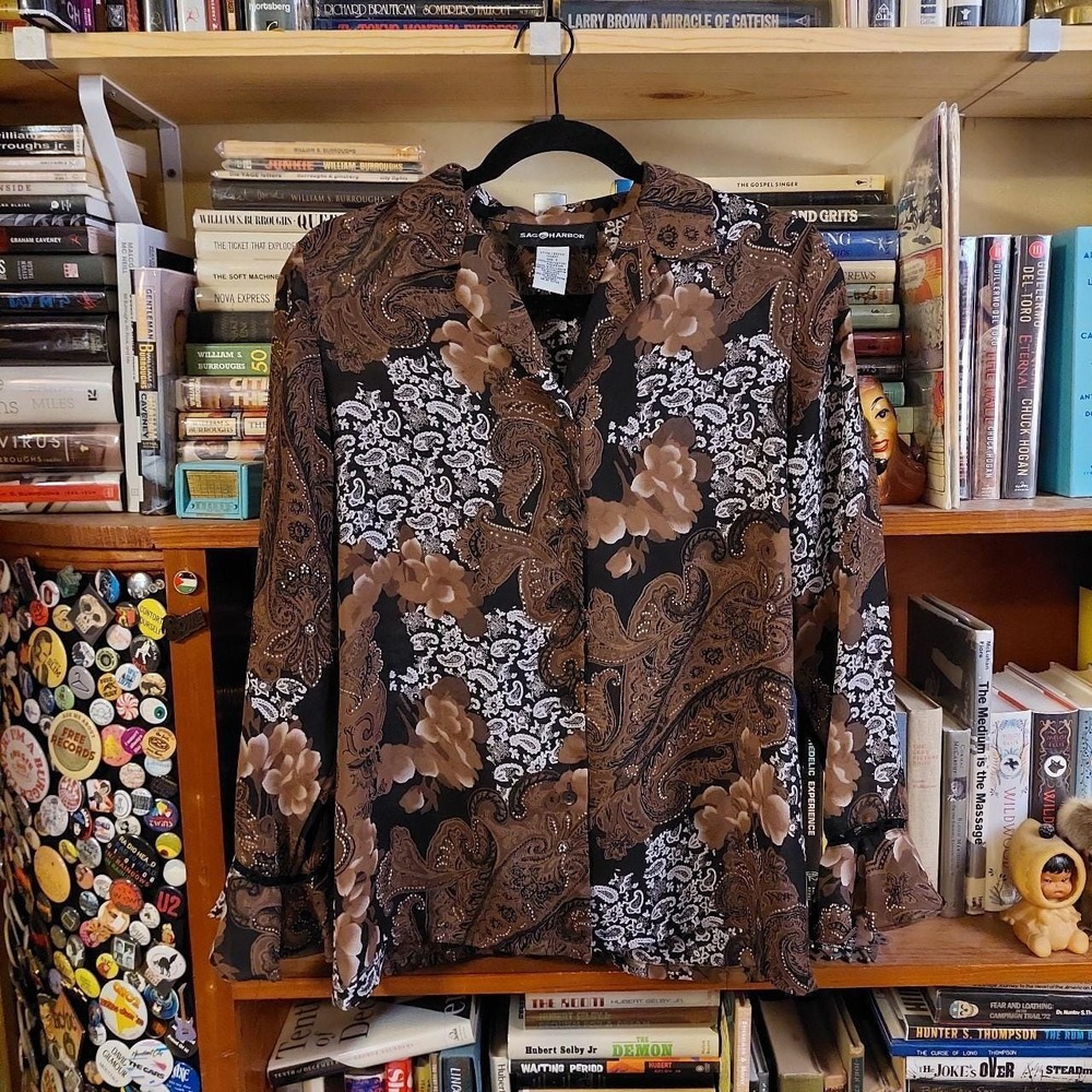 Y2K brown, black, and white paisley and floral button up with ruffle sleeve det